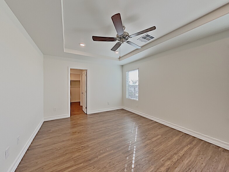 Building Photo - 4855 85th Dr NE