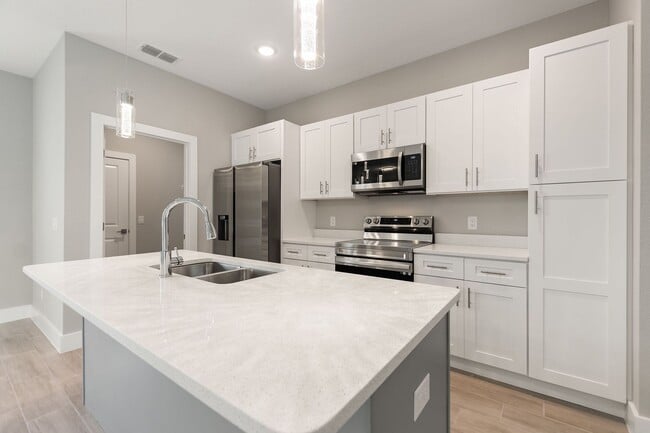 Building Photo - 360 Hibiscus Dr