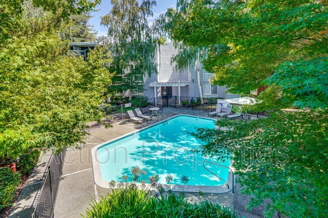 Building Photo - 181 Del Medio Ave