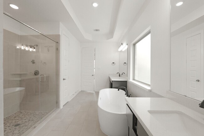 Building Photo - 406 Nocturne Rdg Dr