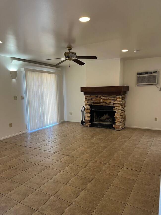 Building Photo - 3028 N Corrine Dr