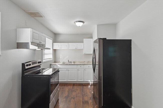 Building Photo - 1535 E 31st St