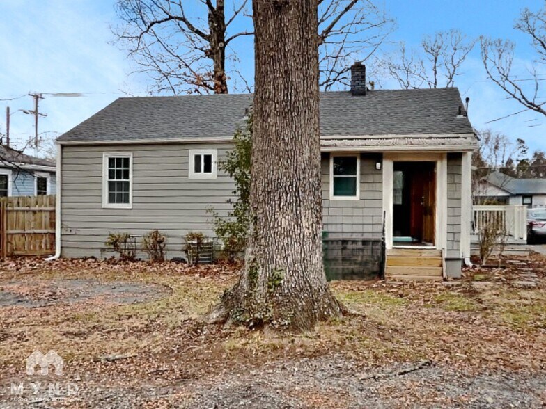 Building Photo - 3816 The Plaza