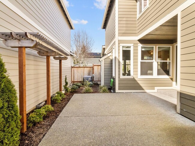 Building Photo - Modern Comfort & Style with A/C in Tumwate...