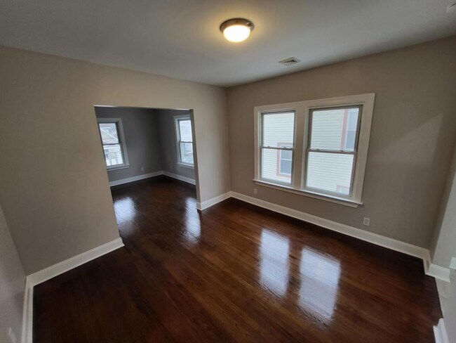 Building Photo - 137 Peck Ave