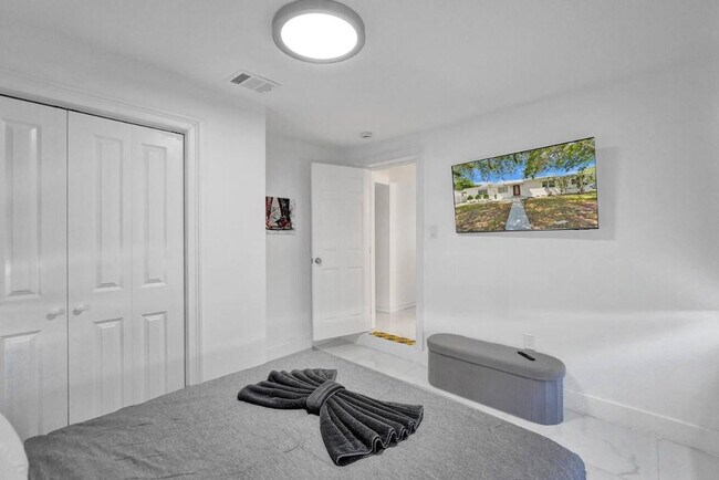 Building Photo - 2001 Washington St