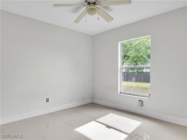 Building Photo - 1526 NW 21st Pl