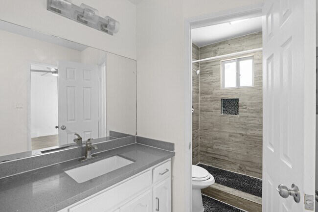 Building Photo - 5431 Mary Ln Dr