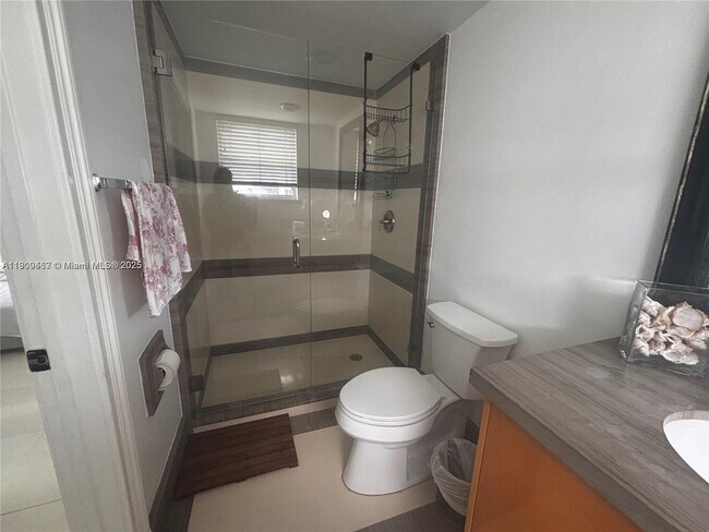 Building Photo - 3901 S Ocean Dr