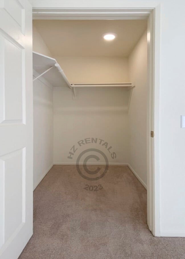 Building Photo - 4651 Cahuenga Blvd