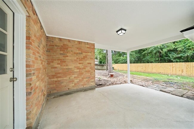 Building Photo - 135 Towering Pines Dr