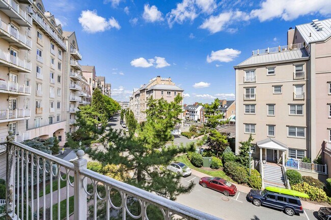 Building Photo - 101 Shearwater Ct E