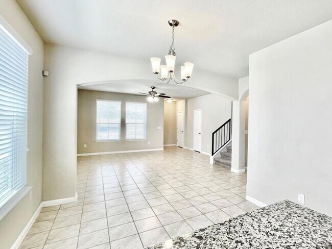 Building Photo - 417 Katmai Cir