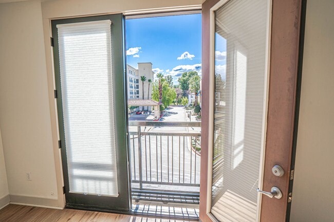 Building Photo - COMING SOON! 1 Bedroom Condo for Rent in the Madisons!