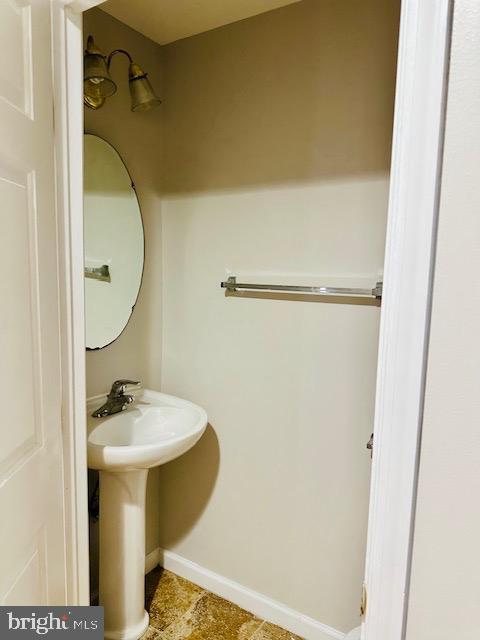 Building Photo - 15811 Bobolink Dr