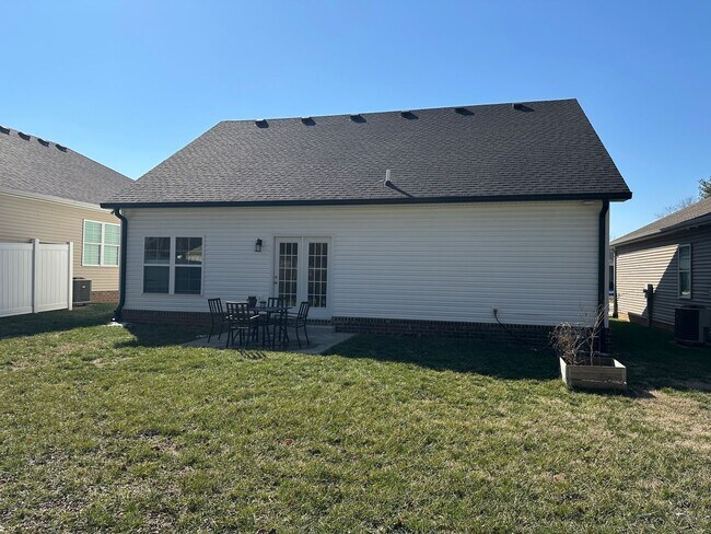 Building Photo - Great home in a well established neighborhood.