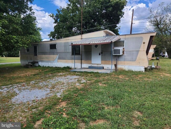 Building Photo - 511 N Western Ave