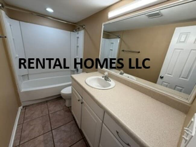 Building Photo - Total Privacy Home, Huge Detached Garage & No HOA in Beautiful Lake Mary