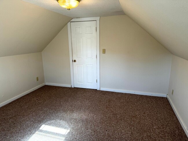 Building Photo - 3 bedroom Kenosha cape cod