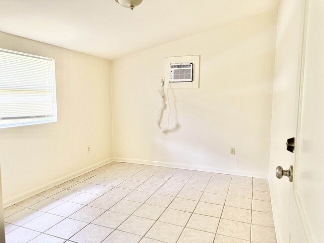 Building Photo - 343 S Fairfax Dr