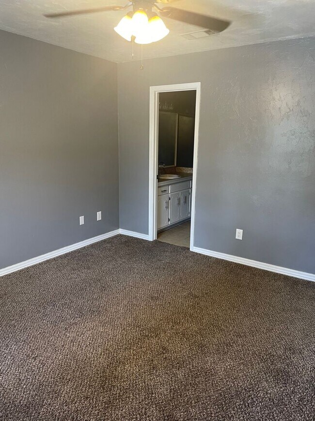 Building Photo - BEAUTIFUL 2/2 CONDO FOR RENT NEAR FSU AND CAPITOL