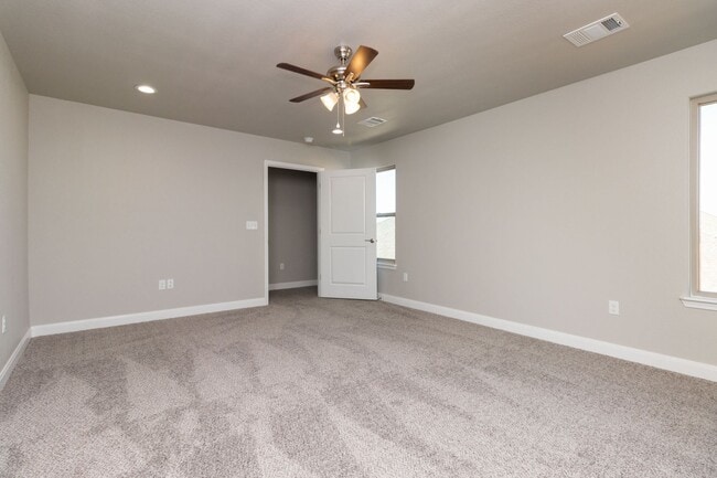 Building Photo - 2700 Tampa Bay Ave