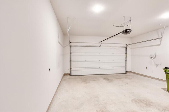 Building Photo - 5853 Bianca Dr