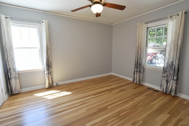 Building Photo - Charming 3 Bedroom 1 Bath Home in Prestigious Willow Glen Location!
