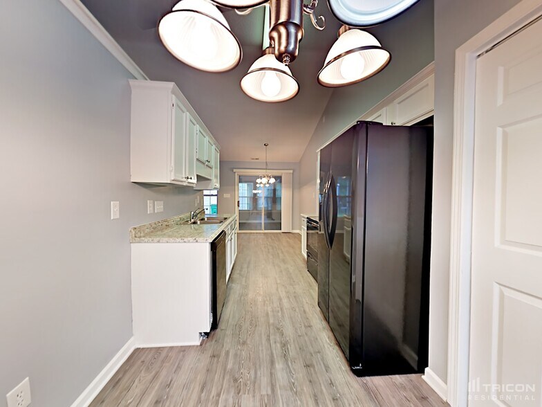 Building Photo - 1613 Bear Brook Dr