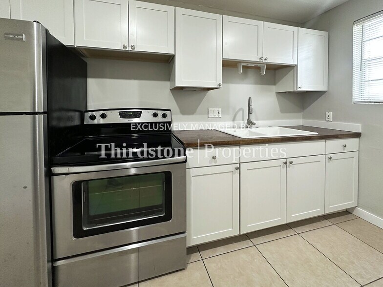 Building Photo - 1930 Park St