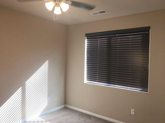 Building Photo - Sparks 3 Bedroom, 3 Bath Single Story - Ne...