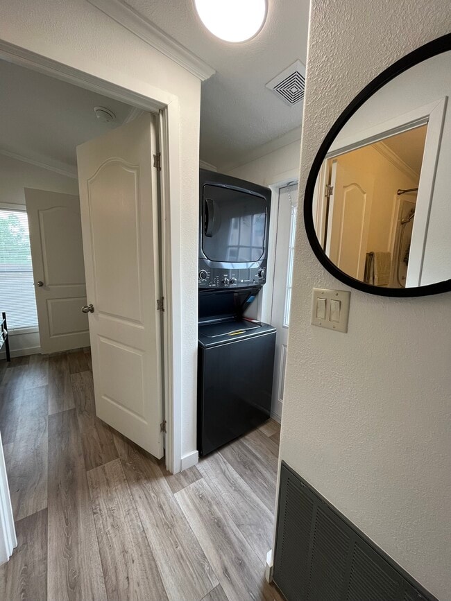 Building Photo - 4313-4312 Condesa Dr NW