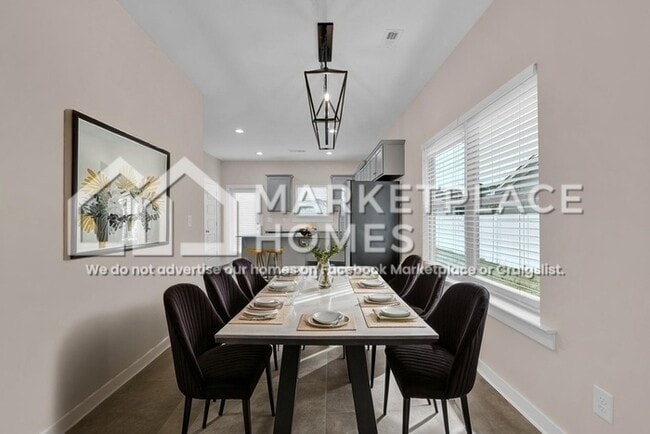 Building Photo - 170 Kings Wy