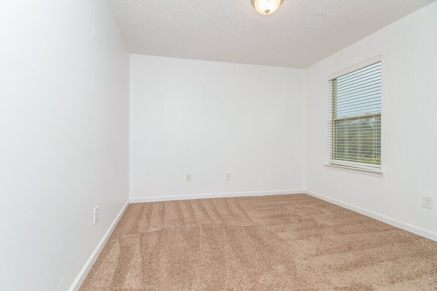 Building Photo - 1096 Shire Dr