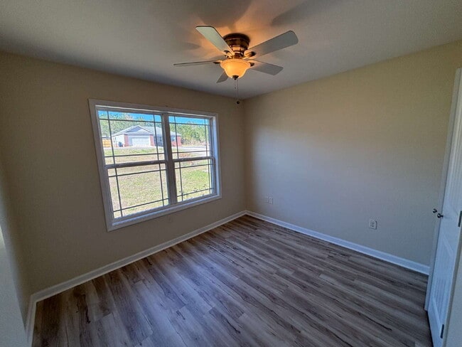 Building Photo - 472 Jester St