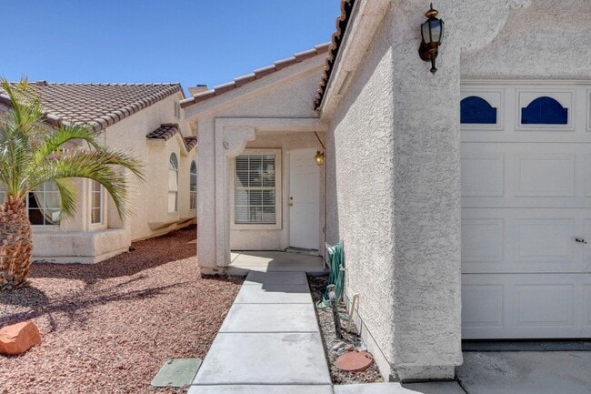 Building Photo - RARE Single Story, 3 Bedroom with 3 Car Garage in a GATED community!