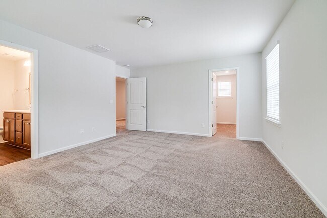 Building Photo - 4 bed, 2.5 bathroom spacious home in Pooler!