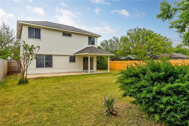 Building Photo - 1400 Thibodeaux Dr