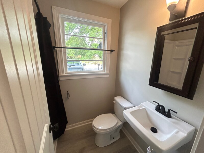 Building Photo - 1102 Rumar St