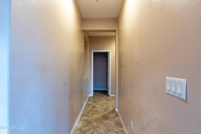 Building Photo - 453 W Lantana Pl