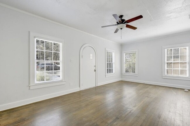 Building Photo - 403 E 32nd St