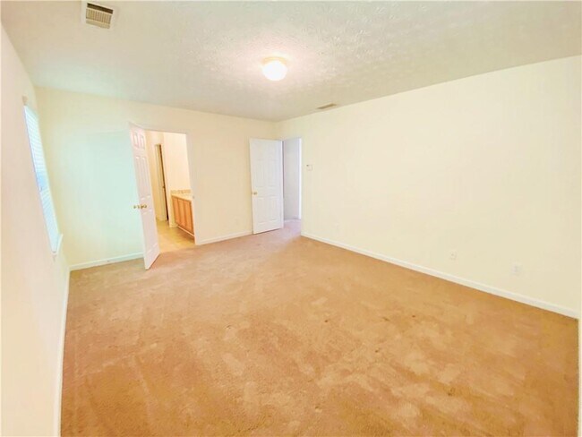 Building Photo - 5528 Silver Springs Dr