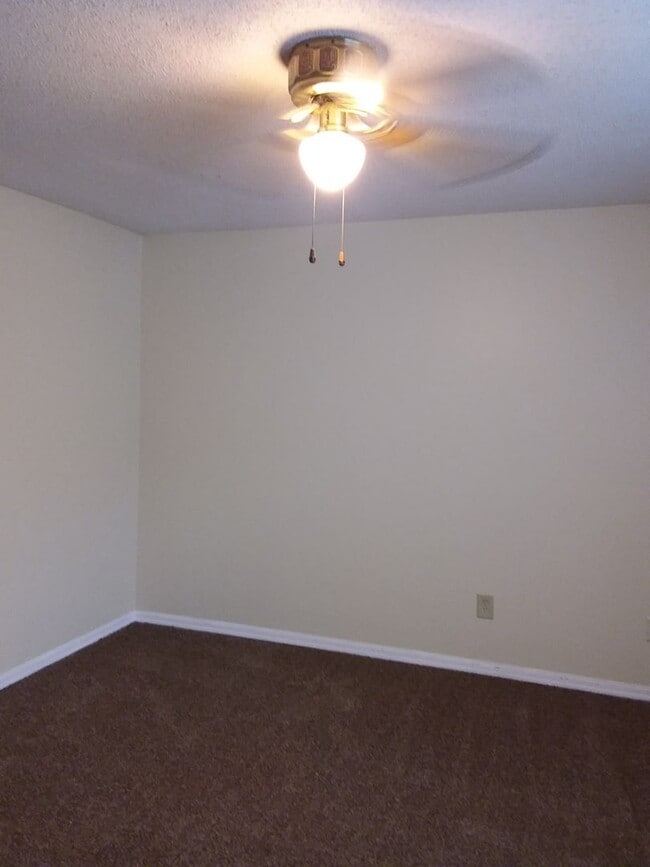 Building Photo - Large 2/2.5 towhome near NAS Jax