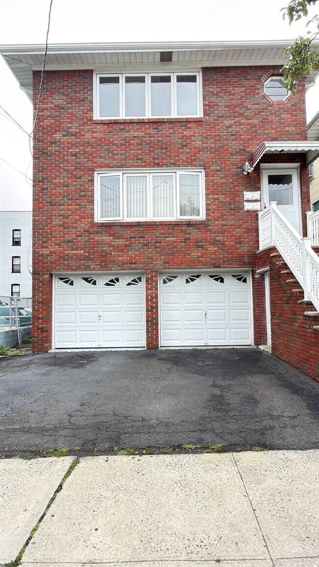 Building Photo - 9104 3rd Ave