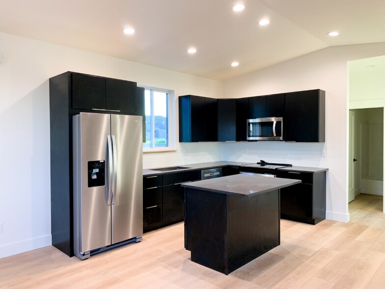 Building Photo - 1403 Windsor Dr