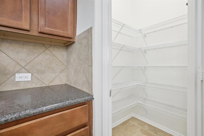 Building Photo - 307 Grutsch Dr