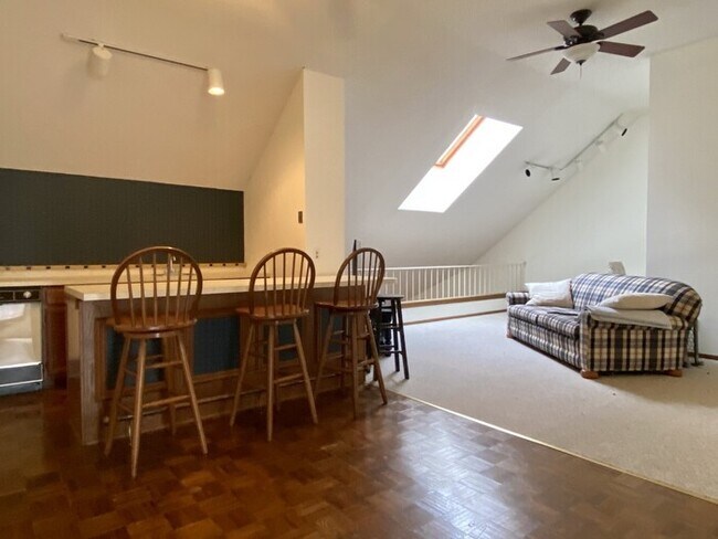 Building Photo - 2BR/2BA Plymouth Condo Available