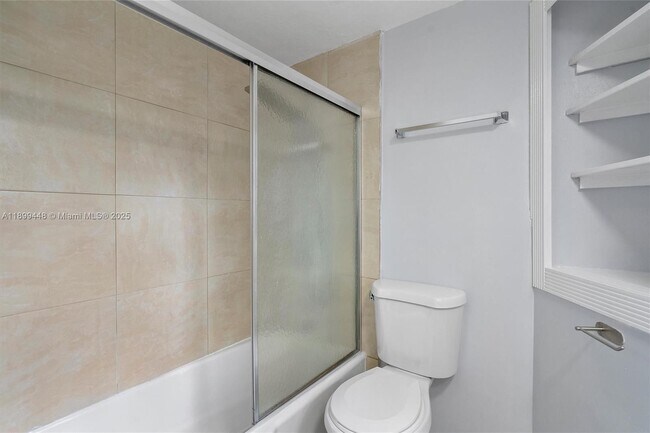 Building Photo - 1635 NE Miami Gardens Dr