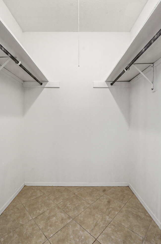 Building Photo - 10837 Gemstone St