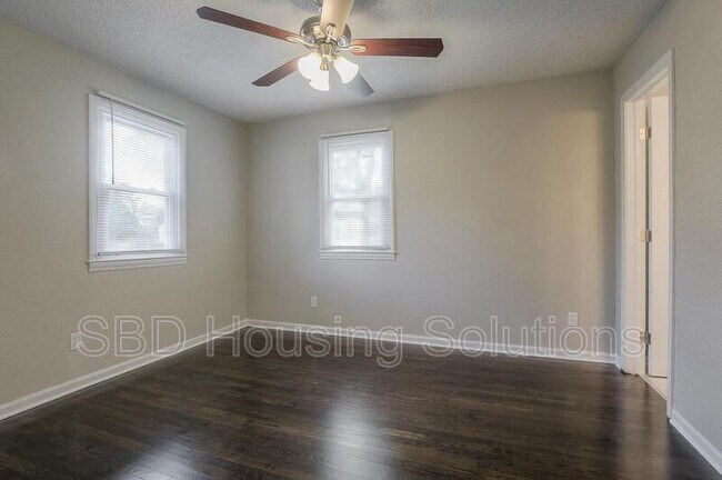 Building Photo - 17250 Montgall Dr